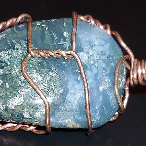 Green Agate Wire-Wrapped Pendant - Picture 3 of 6